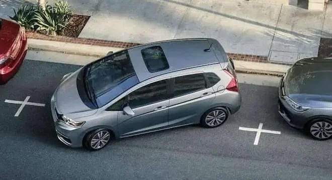 Cara Parkir Paralel Mobil yang Benar dan Aman untuk Pemula